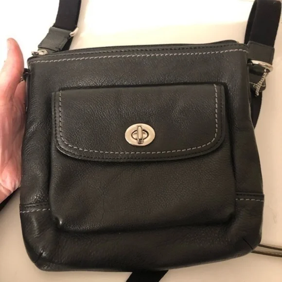 COACH 👛 leather turnlock crossbody swing pack